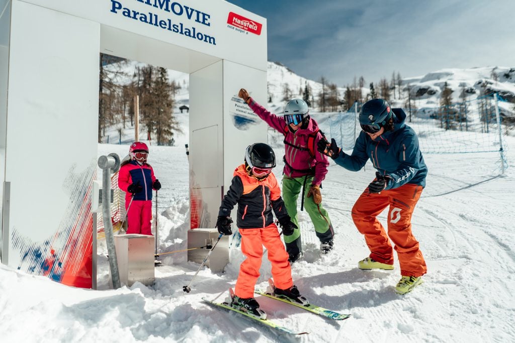 Picture of kids at the slalom in Nassfeld